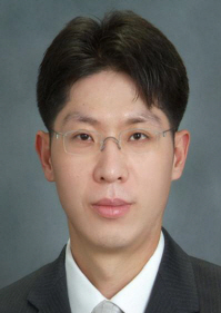 Professor Son Hoon received 