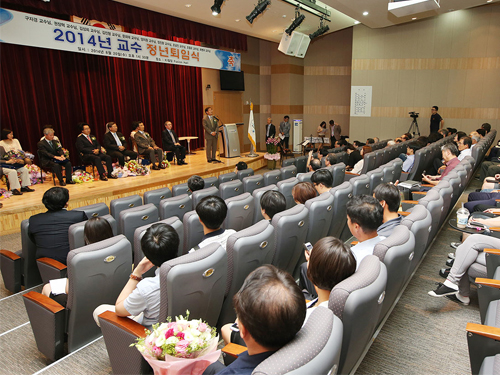 Retiring Faculty Honored 이미지