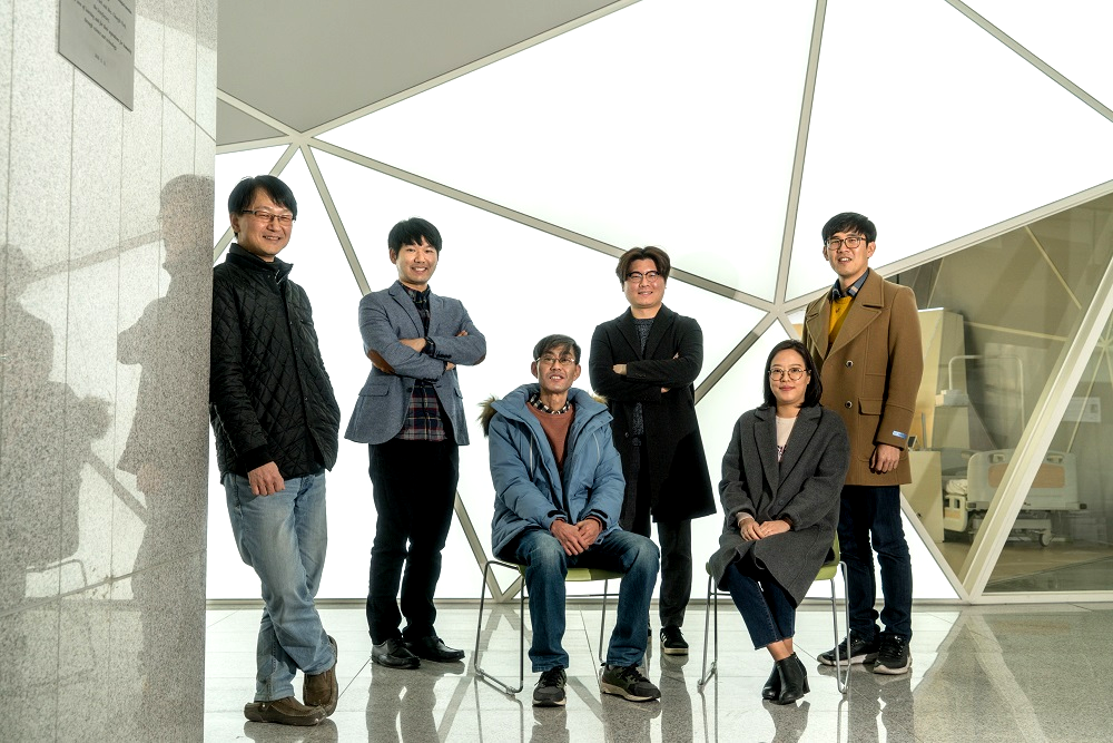 Professor Hojong Chang (right) and His Research Team