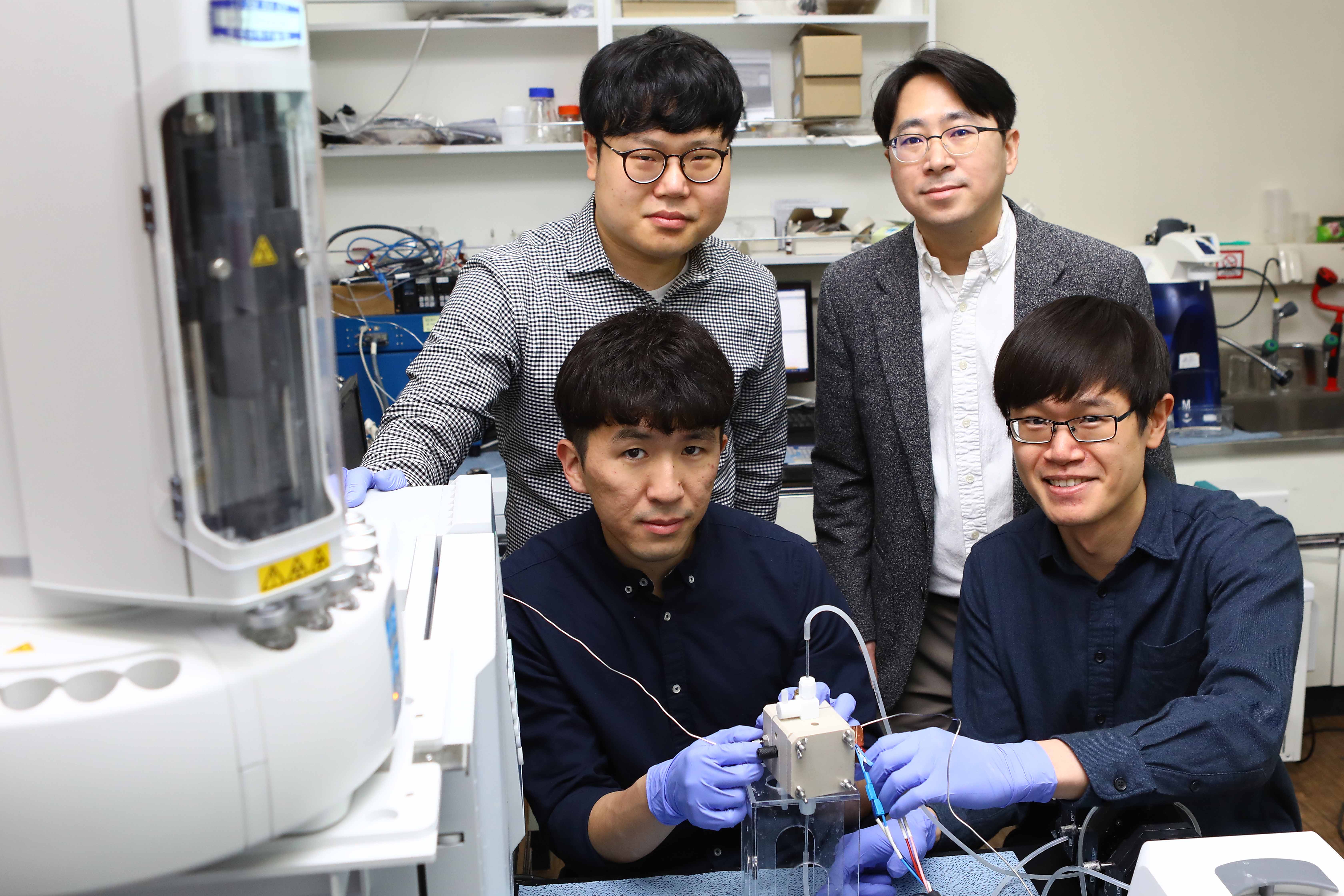 (Clockwise from back left) PhD Candidate Hakhyeon Song, Professor Jihun Oh, Dr. Ying Chuan Tan, and M.S. Candidate Kelvin Berm Lee