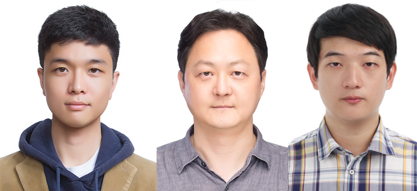 PhD Candidate Jun Ho Song (left), Professor Se-Bum Paik (center), and PhD Candidate Woochul Choi (right)