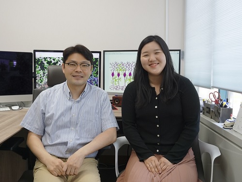 (왼쪽부터) 생명과학과 정원석 교수, 박정주 박사과정