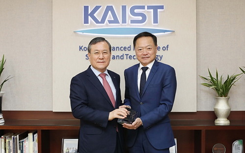 Director Ahn at Startup KAIST Donates 100 Million KRW for Aspiring Entrepreneurs 이미지