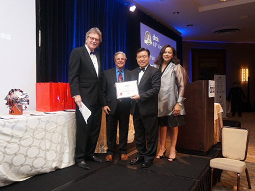 Professor Kyung-Won Chung Receives the 2015 Design Value Awards 이미지
