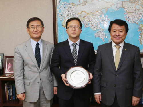 Professor Jang Wook Choi Received the Scientist of the Month Award from Daejeon City 이미지