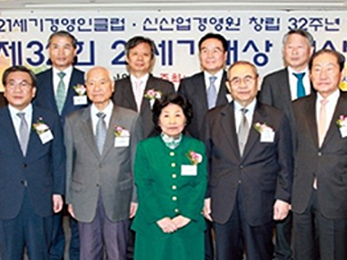 Professor Duck-Joo Lee Awarded the 21st Century Grand Prize 이미지