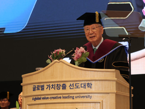 부영그룹 이중근 회장 명예경영학 박사학위 수여 이미지
