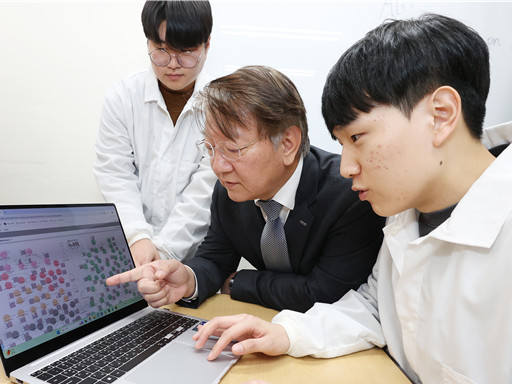 AI 기반 효소 발굴하여 새로운 미생물 설계 가능 이미지