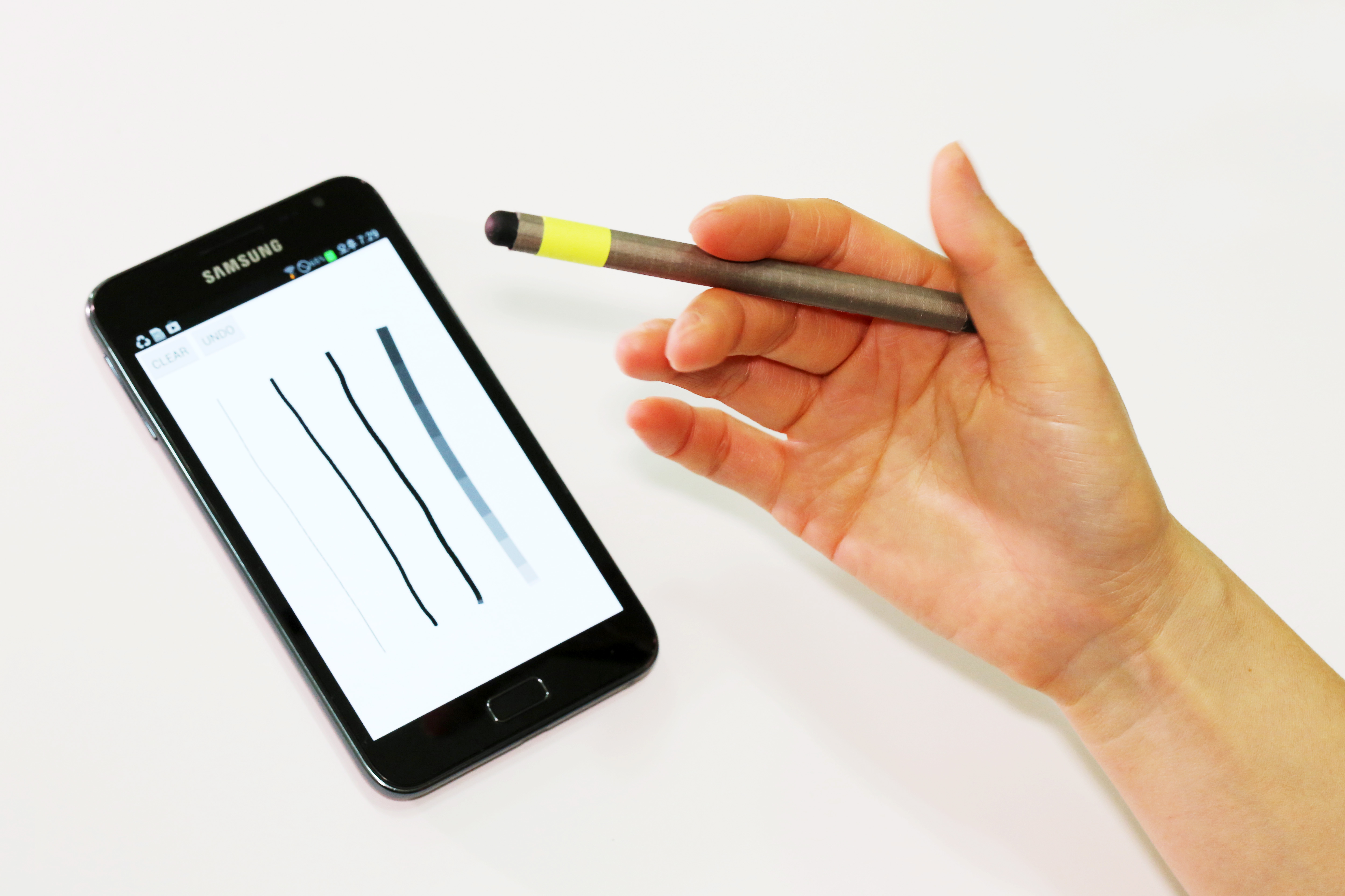 A magnetic pen for smartphones adds another level of conveniences 이미지