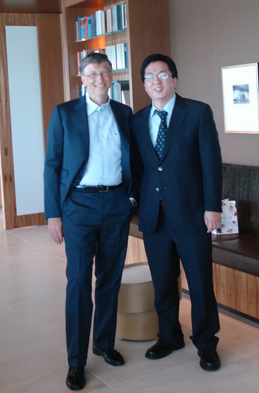Professor Soon-Heung Chang meets with Bill Gates and discusses possible collaboration 이미지