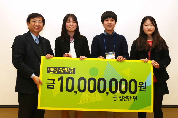 Venture Startup by Middle School Students Makes Donation to KAIST 이미지