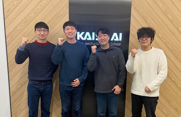 사진 1. (왼쪽부터) KAIST 김재철AI대학원 윤세영 교수, 이기훈 박사과정, 김상묵 박사과정, 김준기 석사과정