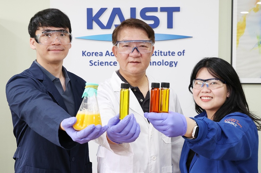 사진 1. (왼쪽부터) 은현민 박사과정, 이상엽 특훈교수, 신디 박사