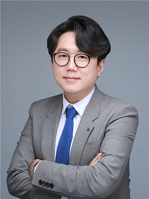 Professor Myoungsoo Jung