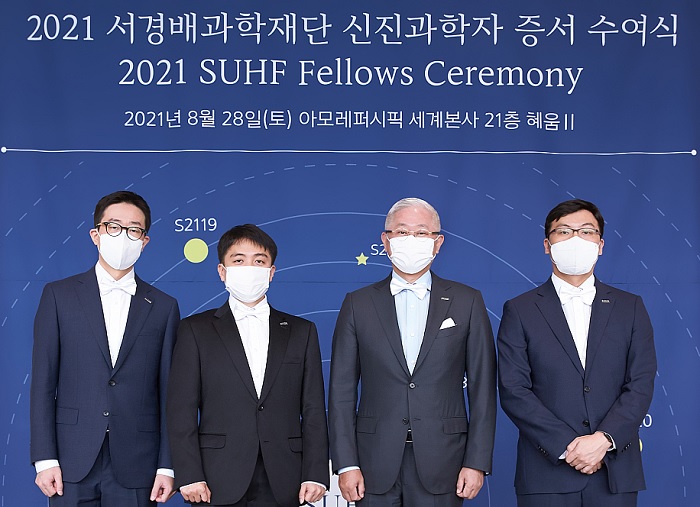 From left: Professor Ku, Professor Yang, Chairman Suh, and Professor Yang from SNU.