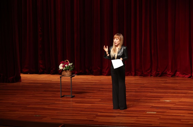 Distinguished visiting scholar soprano Sumi Jo gave a special lecture on May 13 at the KAIST auditorium
