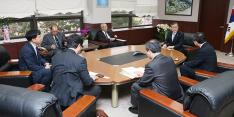 홋카이도대학 Toyoharu Nawa 총장 방문 이미지